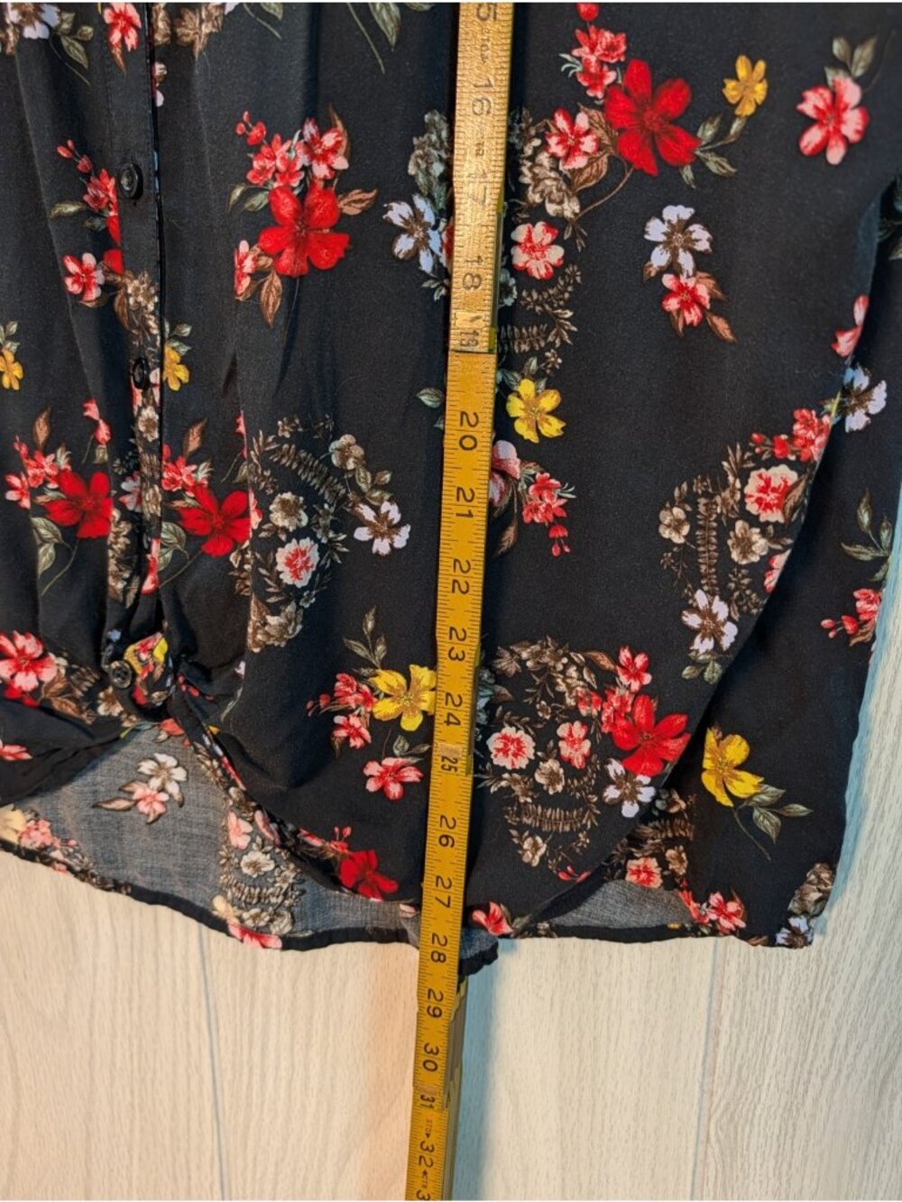 Torrid Black Floral Womens Button Up Tie Short Sleeve Shirt Size 1 1X - Picture 7 of 8